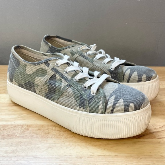 Steve Madden Camo Platform Sneakers Size 10 Emmi Style - Picture 1 of 6